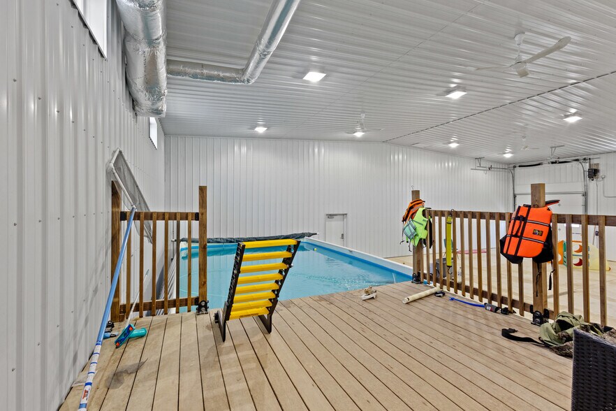 More Photos Of 390 Progress Dr, Cottage Grove Veterinarian Kennel For Sale