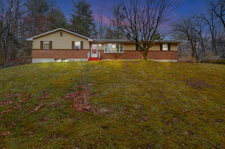 Primary Photo Of 298 Learn Rd, Tannersville Flex For Sale