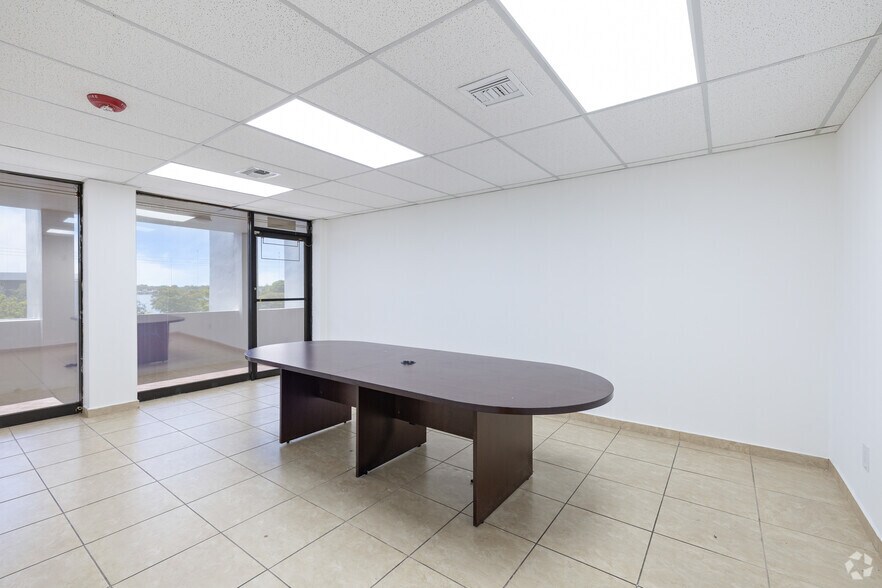 More Photos Of 19555 NE 10th Ave, Miami Unknown For Lease