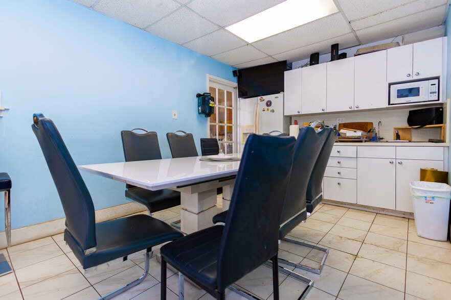More Photos Of 7313 NW 56th St, Miami Warehouse For Sale