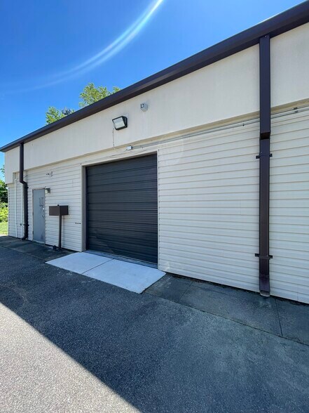 More Photos Of 200-210 Expressway Ct, Virginia Beach Unknown For Lease