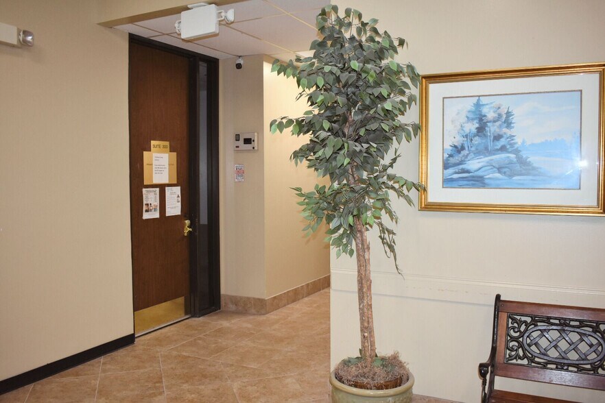 More Photos Of 2424 Hamilton St, Houston Medical For Lease