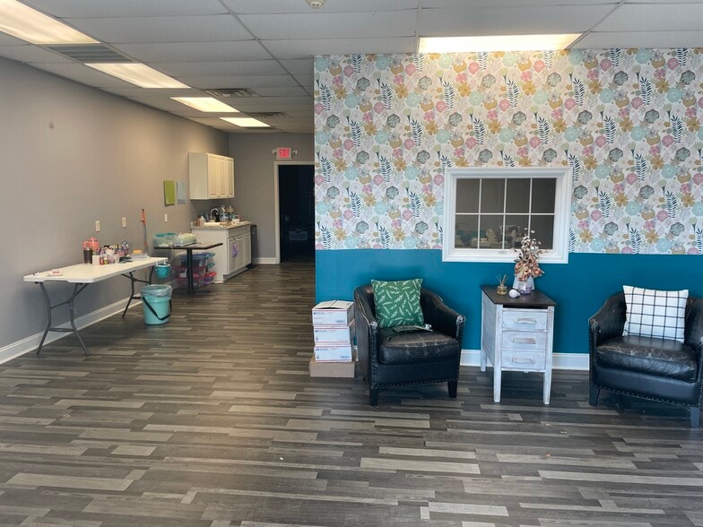 More Photos Of 182 Cornerstone Dr, Brunswick Showroom For Lease