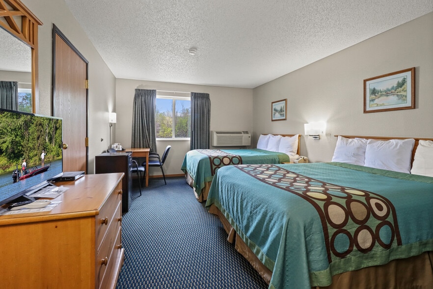 More Photos Of 726 S Lake Ave, Phillips Hotel For Sale