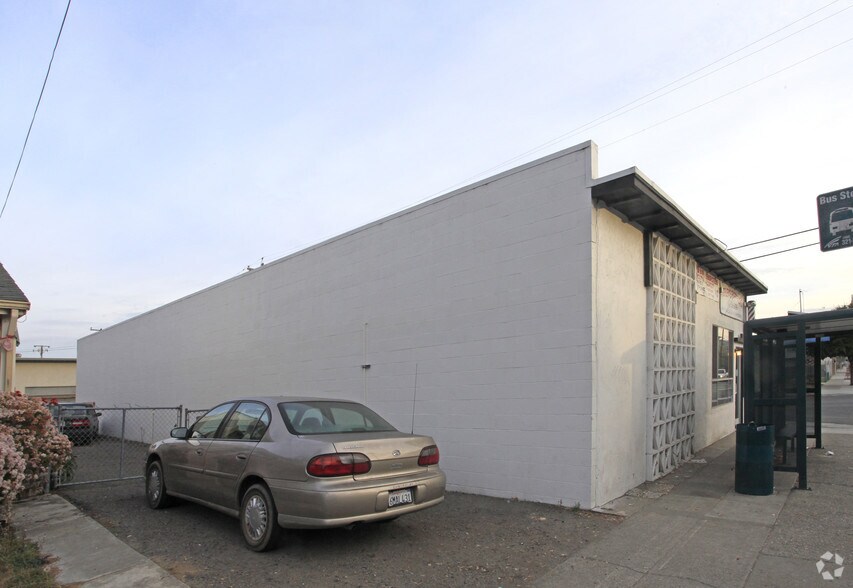 More Photos Of 903 N 8th St, San Jose Storefront For Lease