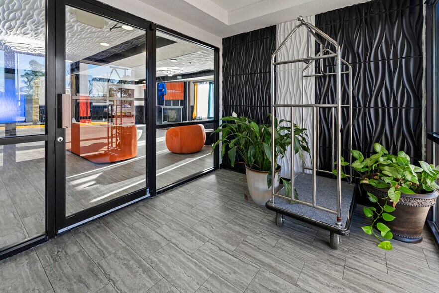 More Photos Of 53 Heritage St, Baxley Hotel For Sale