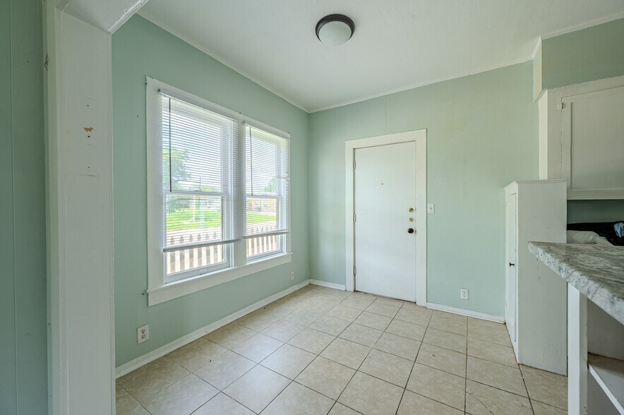 More Photos Of 732 W Alice Ave, Kingsville Multifamily For Sale