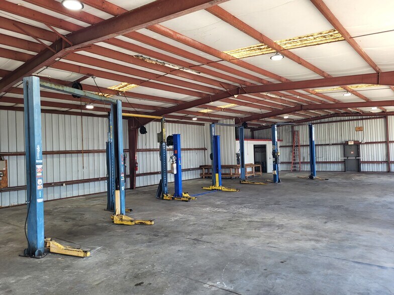 More Photos Of 3540 64th Ave N, Pinellas Park Manufacturing For Lease