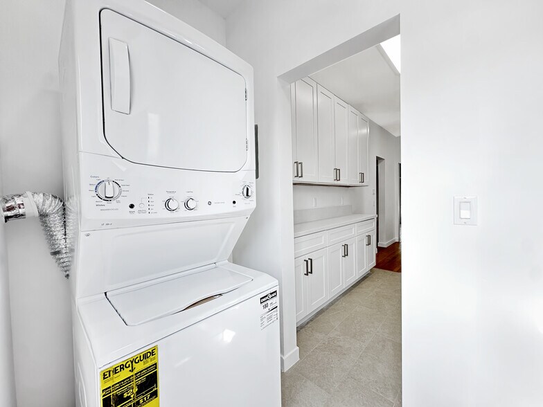 More Photos Of 5930 Willoughby Ave, Hollywood Apartments For Sale