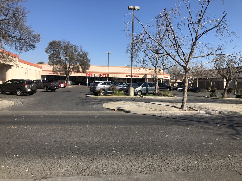 More Photos Of 1223 W Main St, Merced Storefront Retail Office For Sale