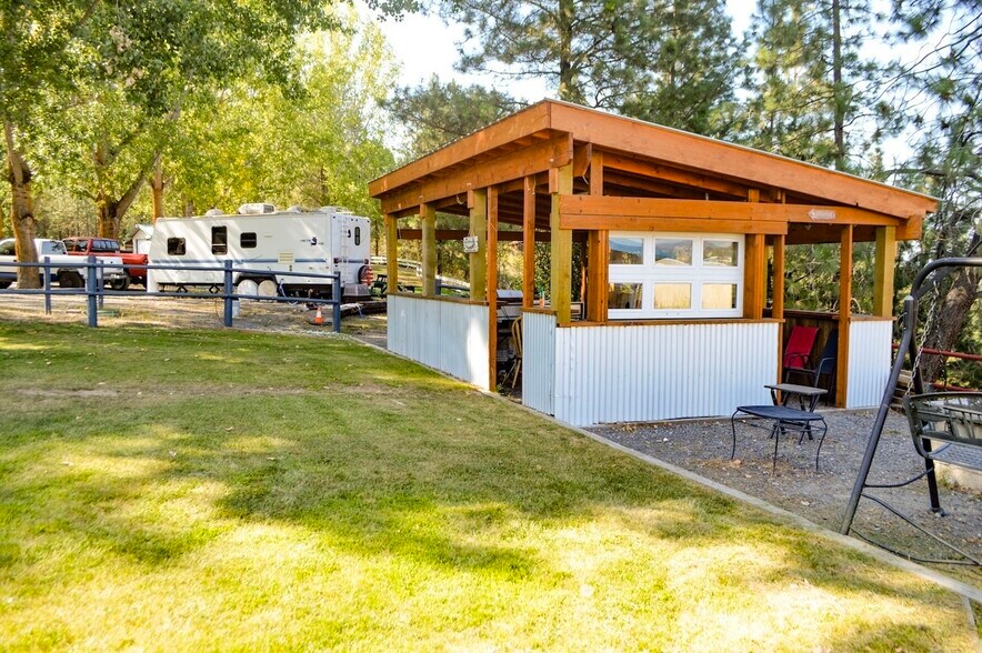 More Photos Of 978 US-395, Kettle Falls Hospitality For Sale