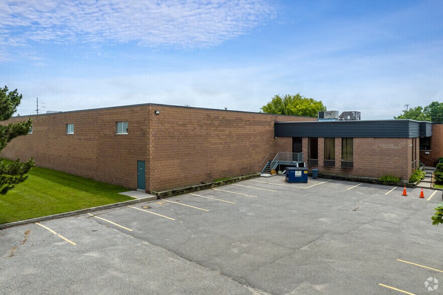 More Photos Of 155 Edward St, Aurora Distribution For Lease