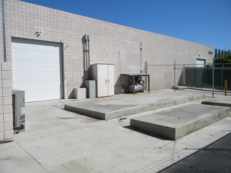 More Photos Of 21617 N 2nd Ave, Phoenix Warehouse For Lease
