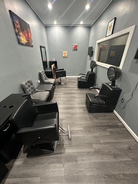 More Photos Of 3904-3910 Augusta Rd, Greenville Unknown For Lease