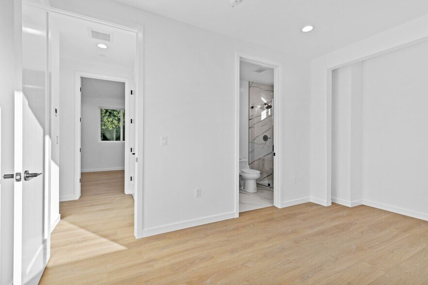 More Photos Of 6842 Cedros Ave, Van Nuys Apartments For Sale