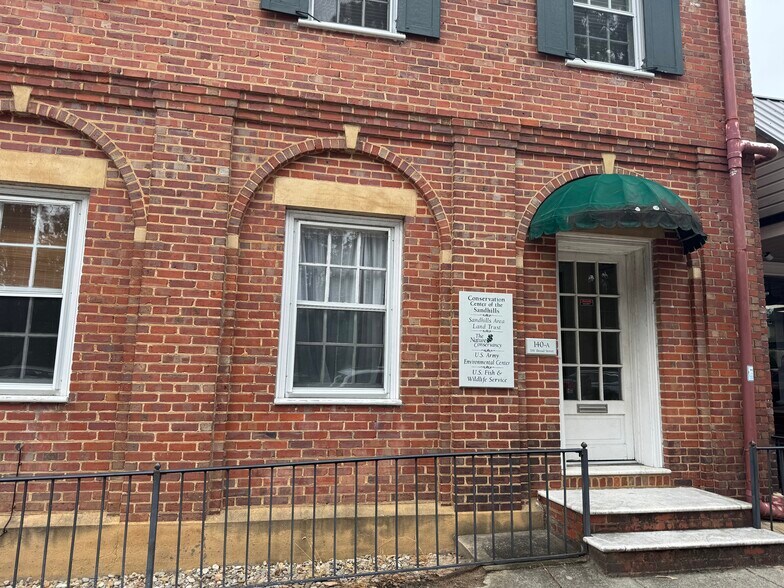 More Photos Of 140 SW Broad St, Southern Pines Office For Lease