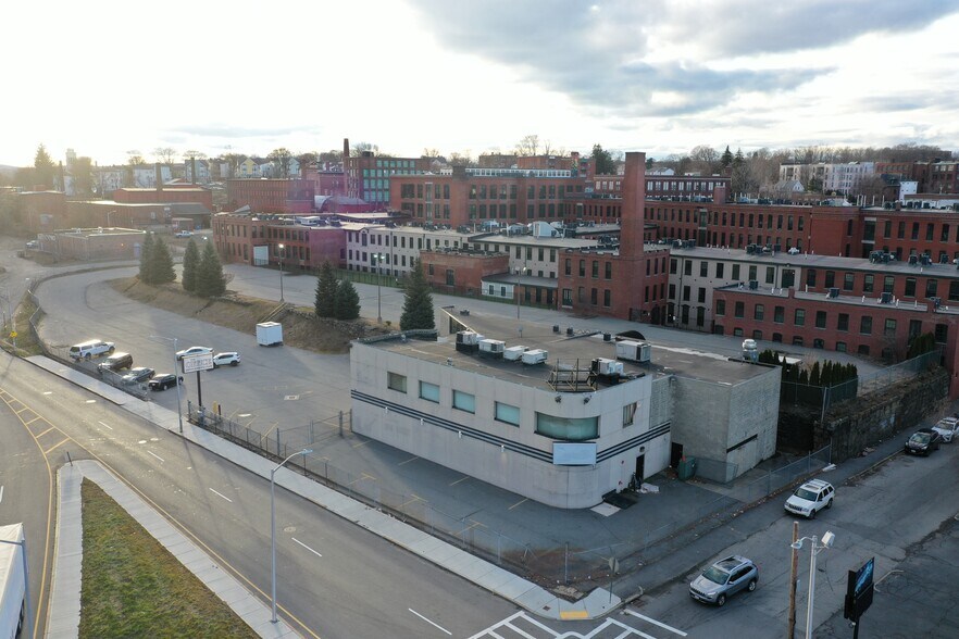 More Photos Of 241 Southbridge St, Worcester Bar For Lease