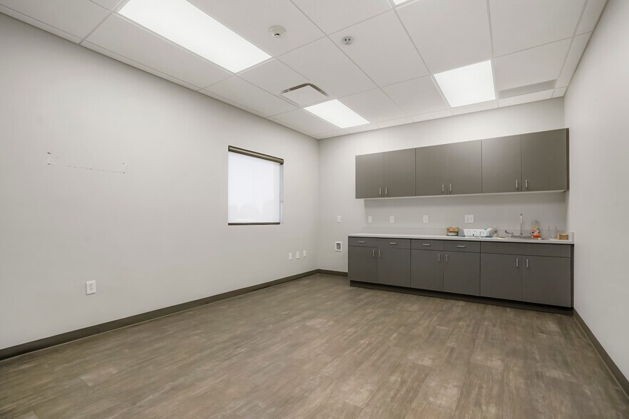 More Photos Of 3247 S Lincoln St, Englewood Medical For Lease