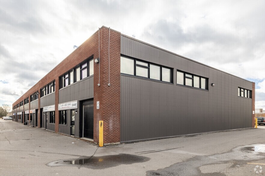 More Photos Of 174 Colonnade Rd, Ottawa Light Distribution For Sale