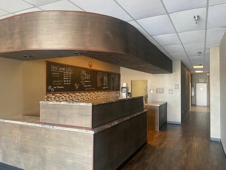 More Photos Of 1 Cherry Tree Plz, Washington Storefront For Lease