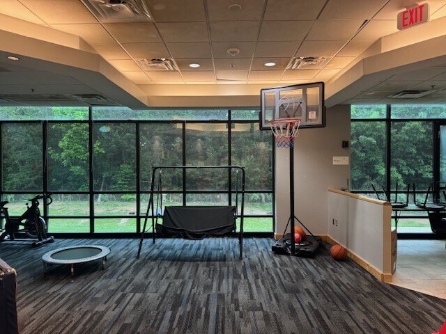 More Photos Of 45305 Catalina Ct, Sterling Showroom For Sale