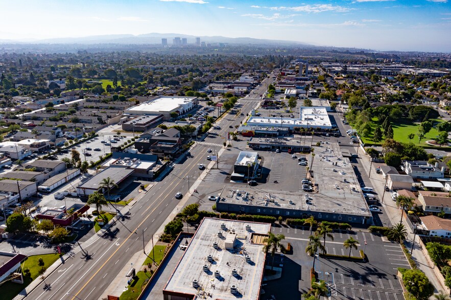 More Photos Of 333 E 17th St, Costa Mesa Freestanding For Sale