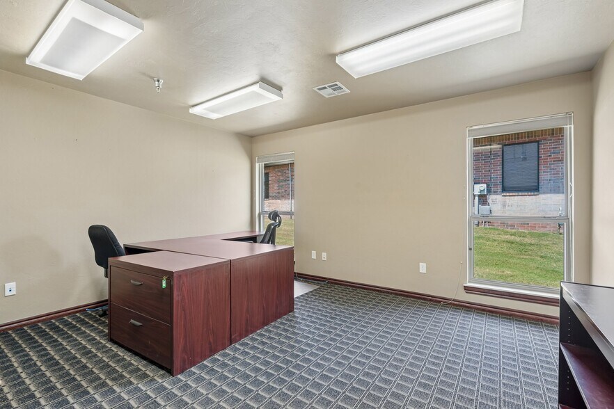 More Photos Of 2933 S Bryant Ave, Edmond Office For Sale
