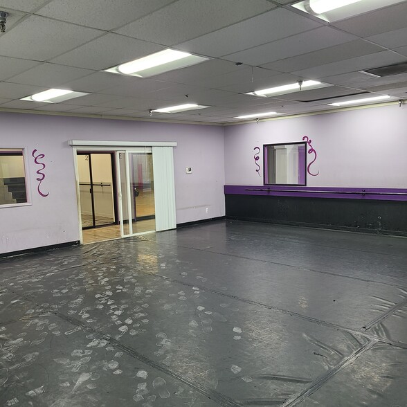 More Photos Of 4520 Stine Rd, Bakersfield Warehouse For Lease