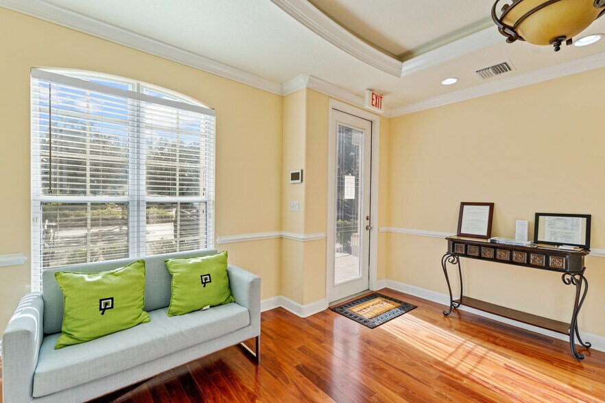 More Photos Of 18540-18544 N Dale Mabry Hwy, Lutz Office For Sale