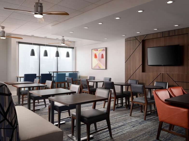 More Photos Of 110 James Dr E, Saint Rose Hotel For Sale