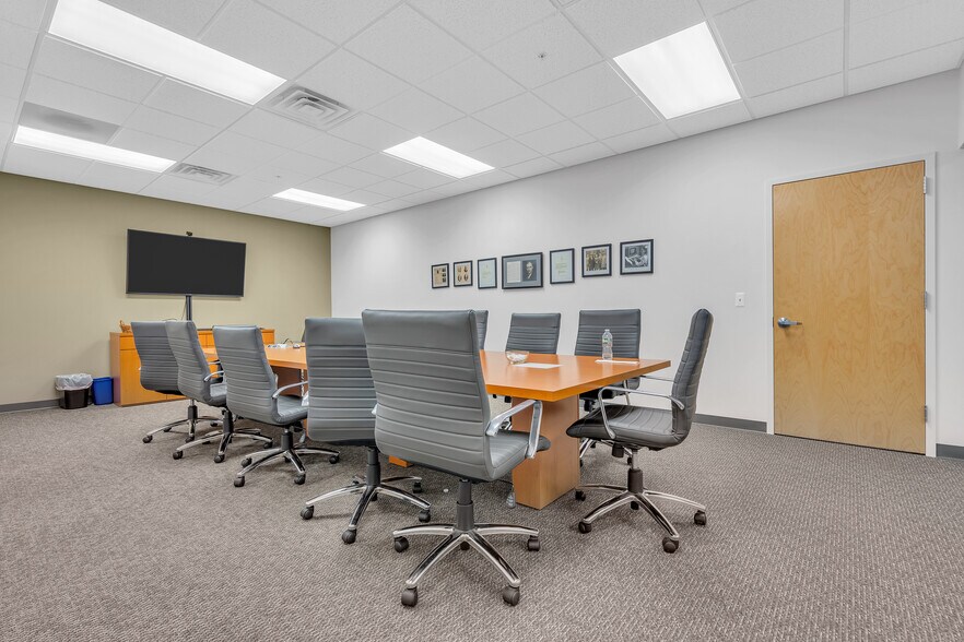 More Photos Of 1001 Corporate Cir, Toms River Warehouse For Lease