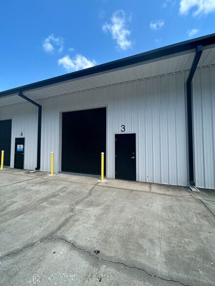 More Photos Of 2280 Avocado Ave, Melbourne Warehouse For Lease