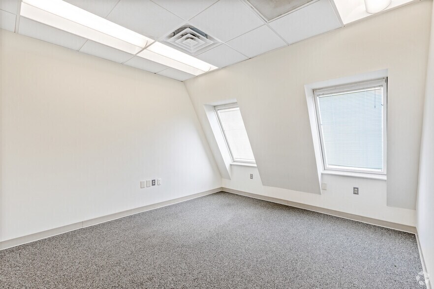 More Photos Of 8233 Old Courthouse Rd, Vienna Medical For Lease