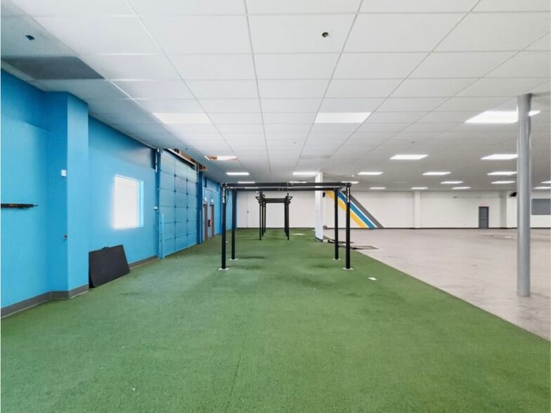 More Photos Of 145 Paragon Ln, El Paso General Retail For Sale