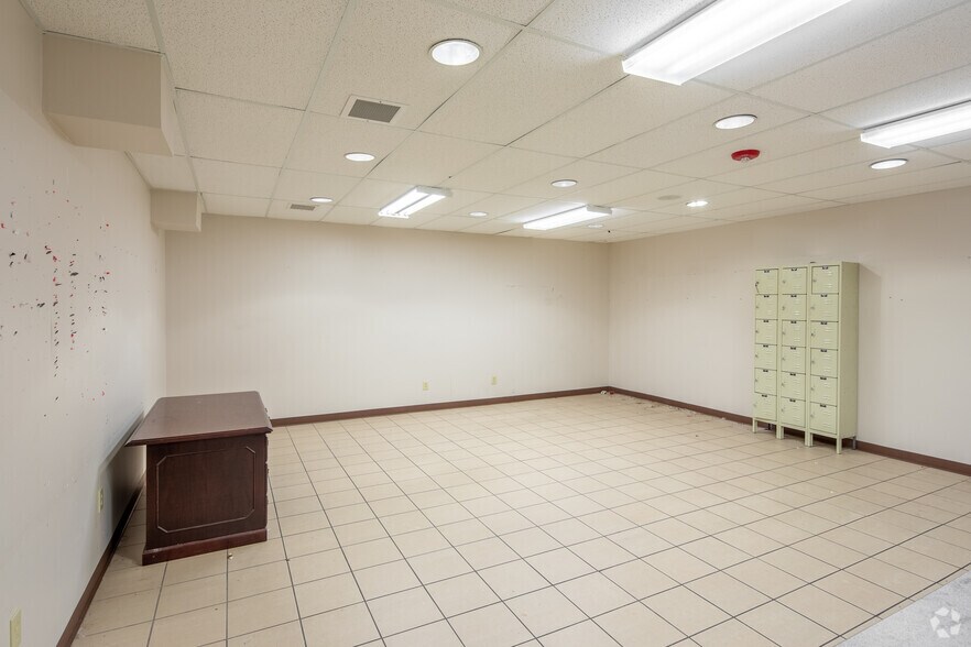 More Photos Of 1010-1038 Glenbrook Way, Hendersonville Unknown For Lease