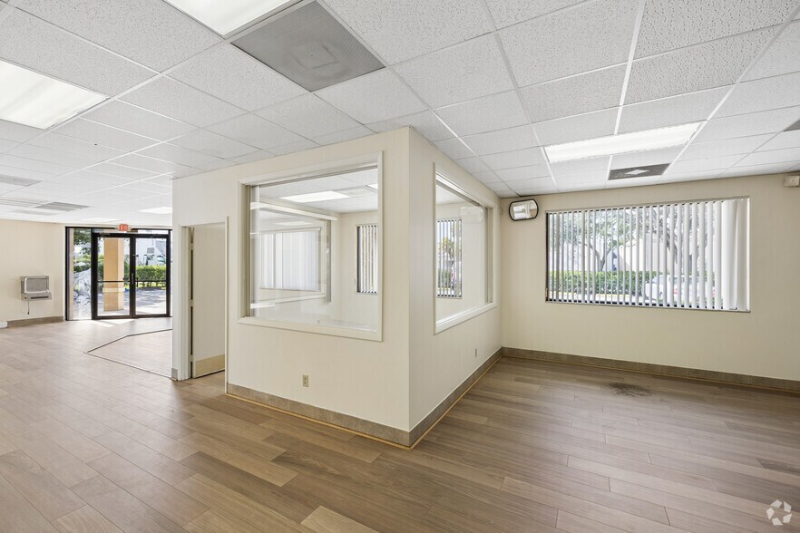 More Photos Of 5991 Anglers Ave, Fort Lauderdale Bank For Lease