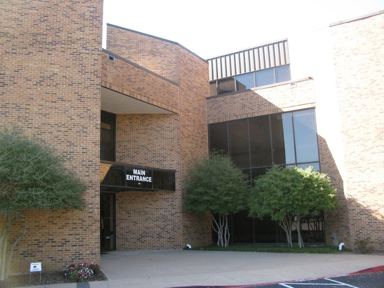 More Photos Of 2275 Westpark Ct, Euless Office For Sale