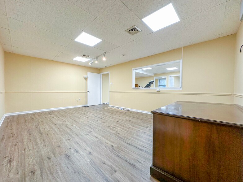 More Photos Of 1300 Industrial Blvd, Southampton Light Distribution For Lease