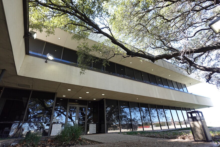 More Photos Of 6224 W Interstate 10, San Antonio Office For Sale