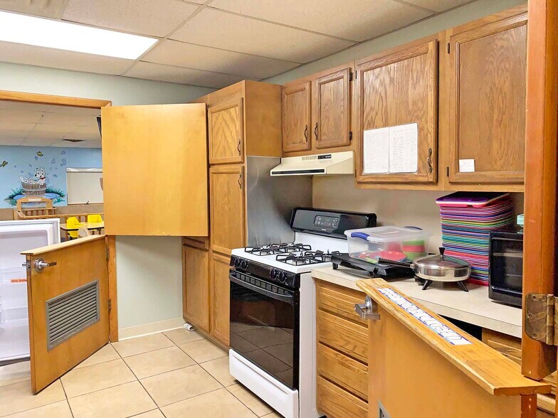 More Photos Of 18 Country Rd, Shavertown Medical For Sale