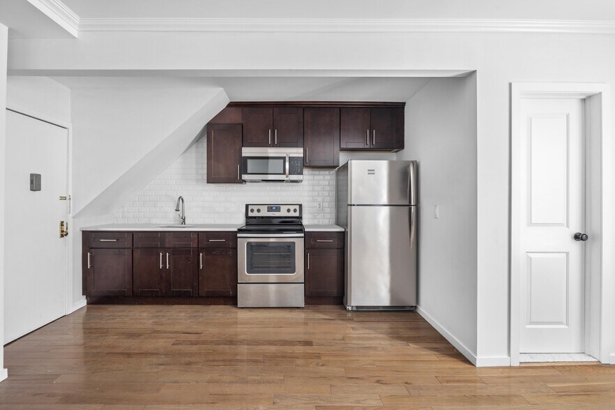 More Photos Of 574 Metropolitan Ave, Brooklyn Storefront Retail Residential For Sale