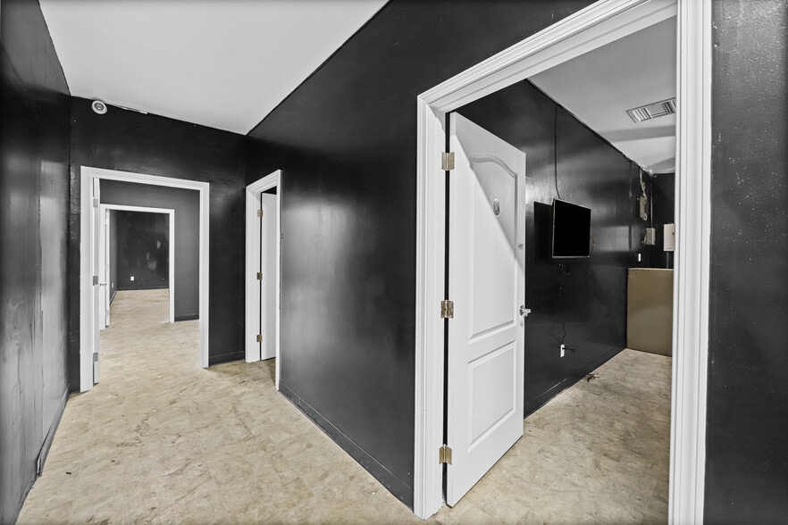 More Photos Of 300 Pendleton Way, Oakland Office For Sale