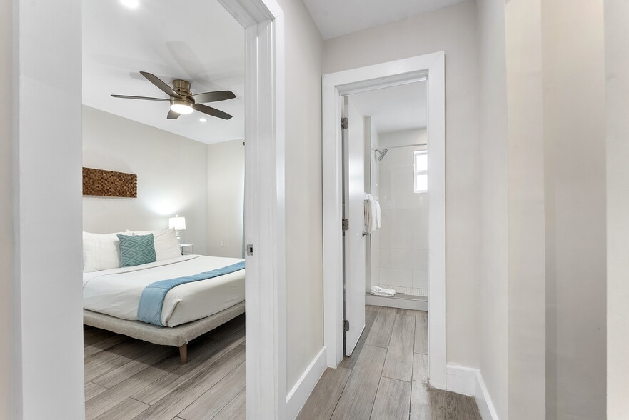 More Photos Of 3020-3024 Seville St, Fort Lauderdale Hotel For Sale