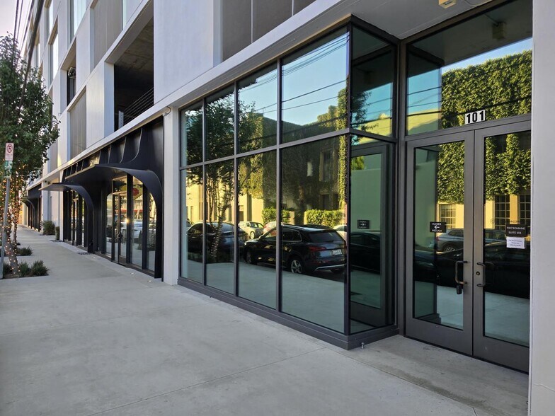 More Photos Of 7007 Romaine St, Los Angeles Office For Lease