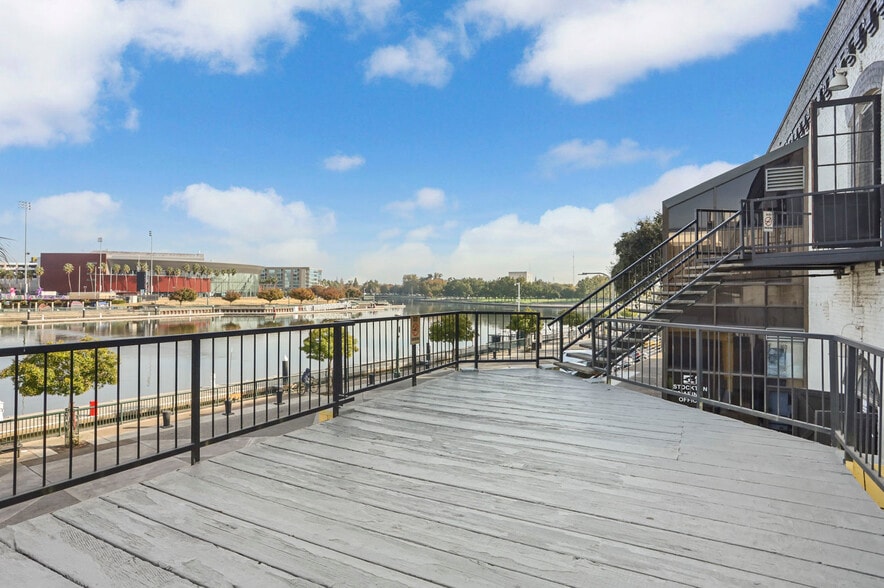 More Photos Of 445 W Weber Ave, Stockton Office For Lease