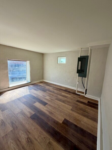 More Photos Of 101 E Main St, Blanchester Loft Creative Space For Lease