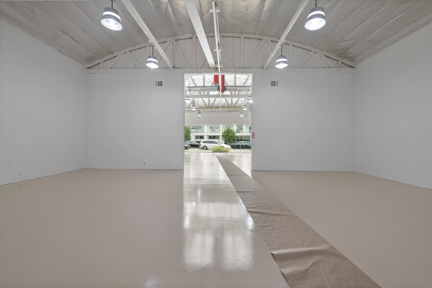 More Photos Of 11807 Santa Monica Blvd, Los Angeles Storefront For Lease