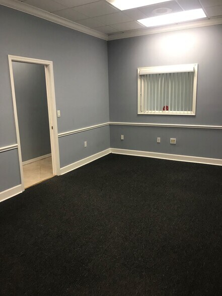 More Photos Of 31111-31125 US Highway 19 N, Palm Harbor Office For Lease