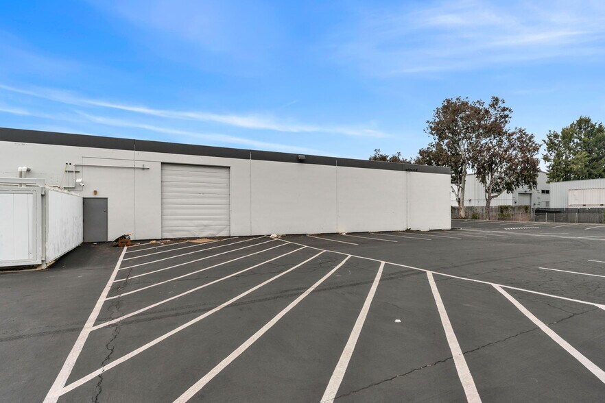 More Photos Of 44368-44370 Old Warm Springs Blvd, Fremont Warehouse For Lease