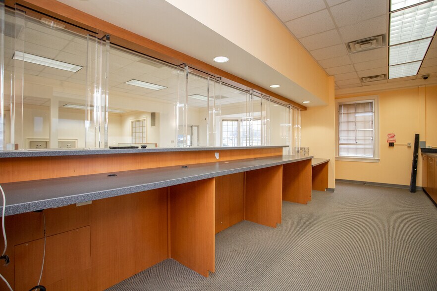 More Photos Of 3651 Greensboro Rd, Ridgeway Bank For Lease